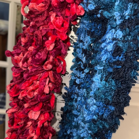 2 hand knit scarves, acrylic - Picture 2 of 2